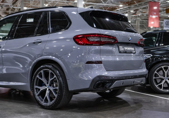 Подержанный автомобиль BMW X5 2019 года (12 фото)