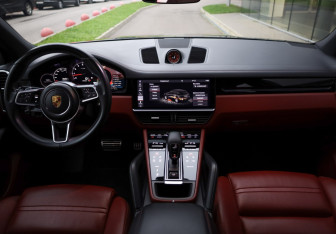 Подержанный автомобиль Porsche Cayenne 2019 года (9 фото)