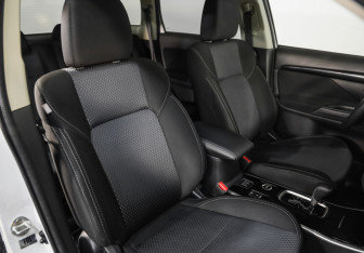 Подержанный автомобиль Mitsubishi Outlander 2019 года (23 фото)