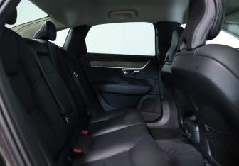 Подержанный автомобиль Volvo S90 2021 года (18 фото)