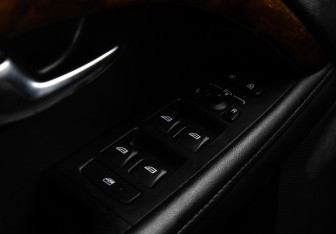 Подержанный автомобиль Volvo XC70 2014 года (16 фото)