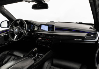 Подержанный автомобиль BMW X5 2015 года (10 фото)