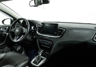 Подержанный автомобиль Kia Ceed Wagon 2021 года (9 фото)