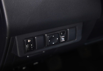 Подержанный автомобиль Nissan Tiida Hatchback 2008 года (14 фото)