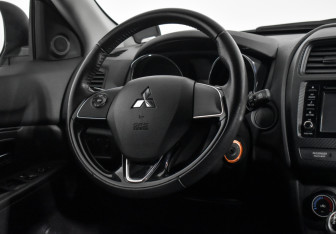 Подержанный автомобиль Mitsubishi ASX 2018 года (16 фото)