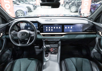 Подержанный автомобиль Geely Monjaro 2024 года (17 фото)