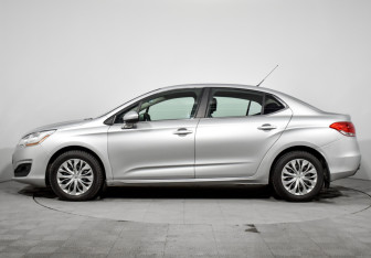 Подержанный автомобиль Citroen C4 Sedan 2013 года (8 фото)