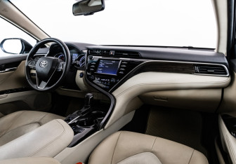 Подержанный автомобиль Toyota Camry Sedan 2020 года (10 фото)