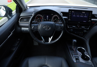 Подержанный автомобиль Toyota Camry Sedan 2021 года (15 фото)
