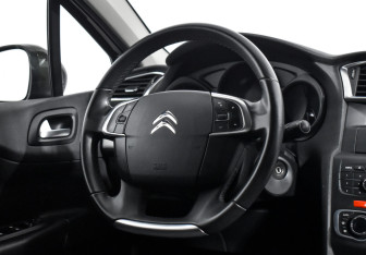Подержанный автомобиль Citroen C4 Sedan 2013 года (15 фото)