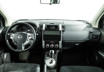 Подержанный автомобиль Nissan X-Trail 2013 года (13 фото)