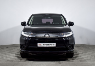 Подержанный автомобиль Mitsubishi Outlander 2017 года (2 фото)