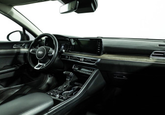 Подержанный автомобиль Kia K5 2020 года (9 фото)