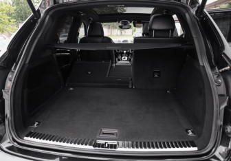 Подержанный автомобиль Porsche Cayenne 2016 года (37 фото)