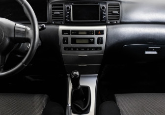 Подержанный автомобиль Toyota Corolla Hatchback 2006 года (14 фото)