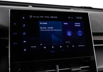 Подержанный автомобиль Toyota Avalon 2022 года (19 фото)