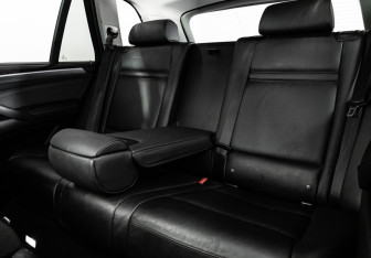 Подержанный автомобиль BMW X5 2013 года (24 фото)