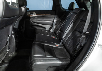 Подержанный автомобиль Jeep Grand Cherokee 2012 года (10 фото)