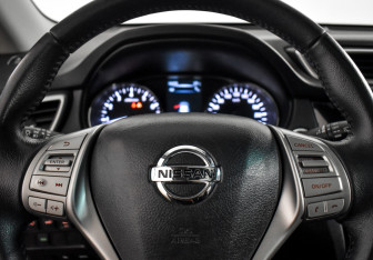 Подержанный автомобиль Nissan X-Trail 2016 года (17 фото)