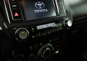 Подержанный автомобиль Toyota Land Cruiser Prado 2014 года (17 фото)