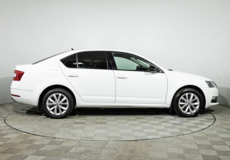 Подержанный автомобиль Skoda Octavia Liftback 2017 года (4 фото)