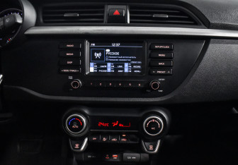 Подержанный автомобиль Kia Rio Sedan 2018 года (16 фото)