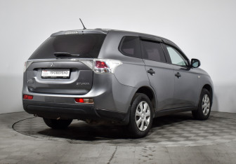 Подержанный автомобиль Mitsubishi Outlander 2013 года (5 фото)