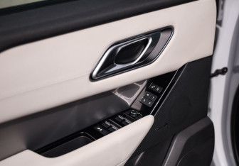 Подержанный автомобиль Land Rover Range Rover Velar 2019 года (24 фото)