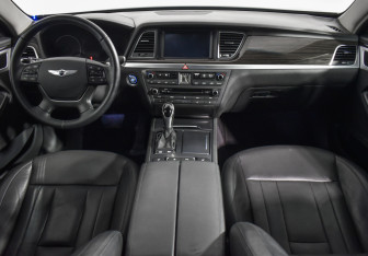 Подержанный автомобиль Hyundai Genesis 2015 года (13 фото)