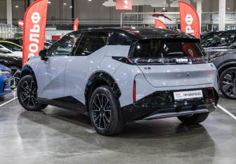 Подержанный автомобиль Zeekr X 2023 года (11 фото)