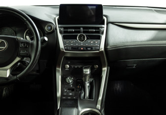 Подержанный автомобиль Lexus NX 2019 года (14 фото)