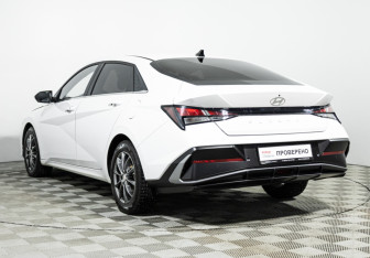Подержанный автомобиль Hyundai Elantra Sedan 2023 года (7 фото)