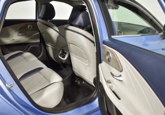 Подержанный автомобиль Chery Arrizo 8 2023 года (12 фото)