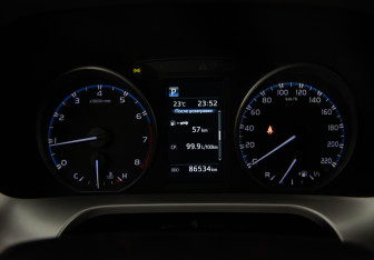 Подержанный автомобиль Toyota RAV4 2016 года (14 фото)