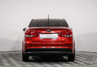 Подержанный автомобиль Kia Rio Sedan 2015 года (6 фото)