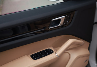 Подержанный автомобиль Porsche Cayenne 2021 года (26 фото)