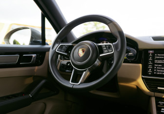 Подержанный автомобиль Porsche Cayenne 2018 года (23 фото)