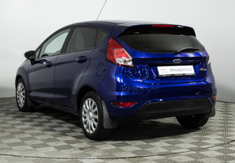 Подержанный автомобиль Ford Fiesta Hatchback 2015 года (7 фото)
