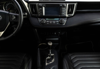 Подержанный автомобиль Toyota RAV4 2014 года (13 фото)