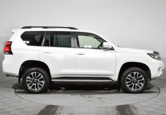 Подержанный автомобиль Toyota Land Cruiser Prado 2022 года (4 фото)