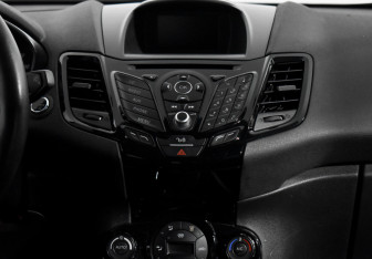 Подержанный автомобиль Ford Fiesta Hatchback 2016 года (15 фото)