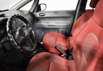 Подержанный автомобиль Mitsubishi Colt Hatchback 2008 года (10 фото)