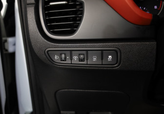 Подержанный автомобиль Kia Rio Hatchback 2021 года (23 фото)