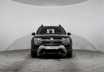 Подержанный автомобиль Renault Duster 2016 года (2 фото)