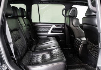 Подержанный автомобиль Toyota Land Cruiser Suv 2017 года (27 фото)