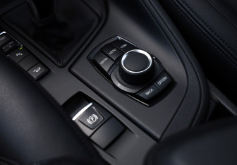 Подержанный автомобиль BMW X1 2021 года (19 фото)