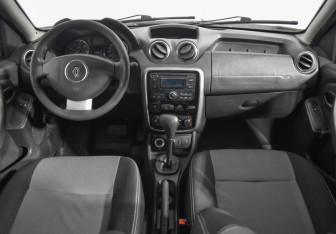 Подержанный автомобиль Renault Duster 2014 года (13 фото)