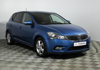 Подержанный автомобиль Kia Ceed Hatchback 2011 года (3 фото)