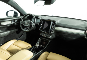Подержанный автомобиль Volvo XC40 2021 года (9 фото)