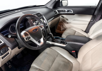 Подержанный автомобиль Ford Explorer 2014 года (9 фото)